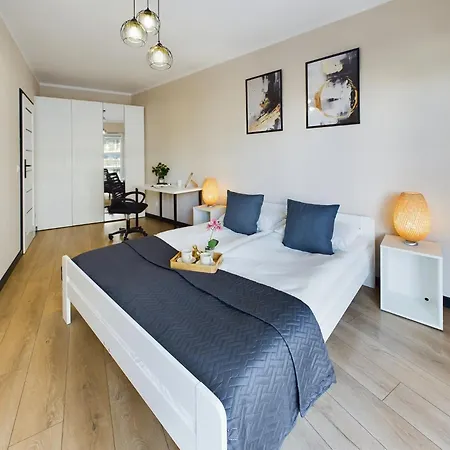 Exceptional With Parking By Renters *