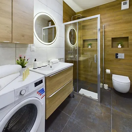 Exceptional With Parking By Renters Apartmán *