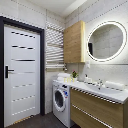 Exceptional With Parking By Renters Apartmán